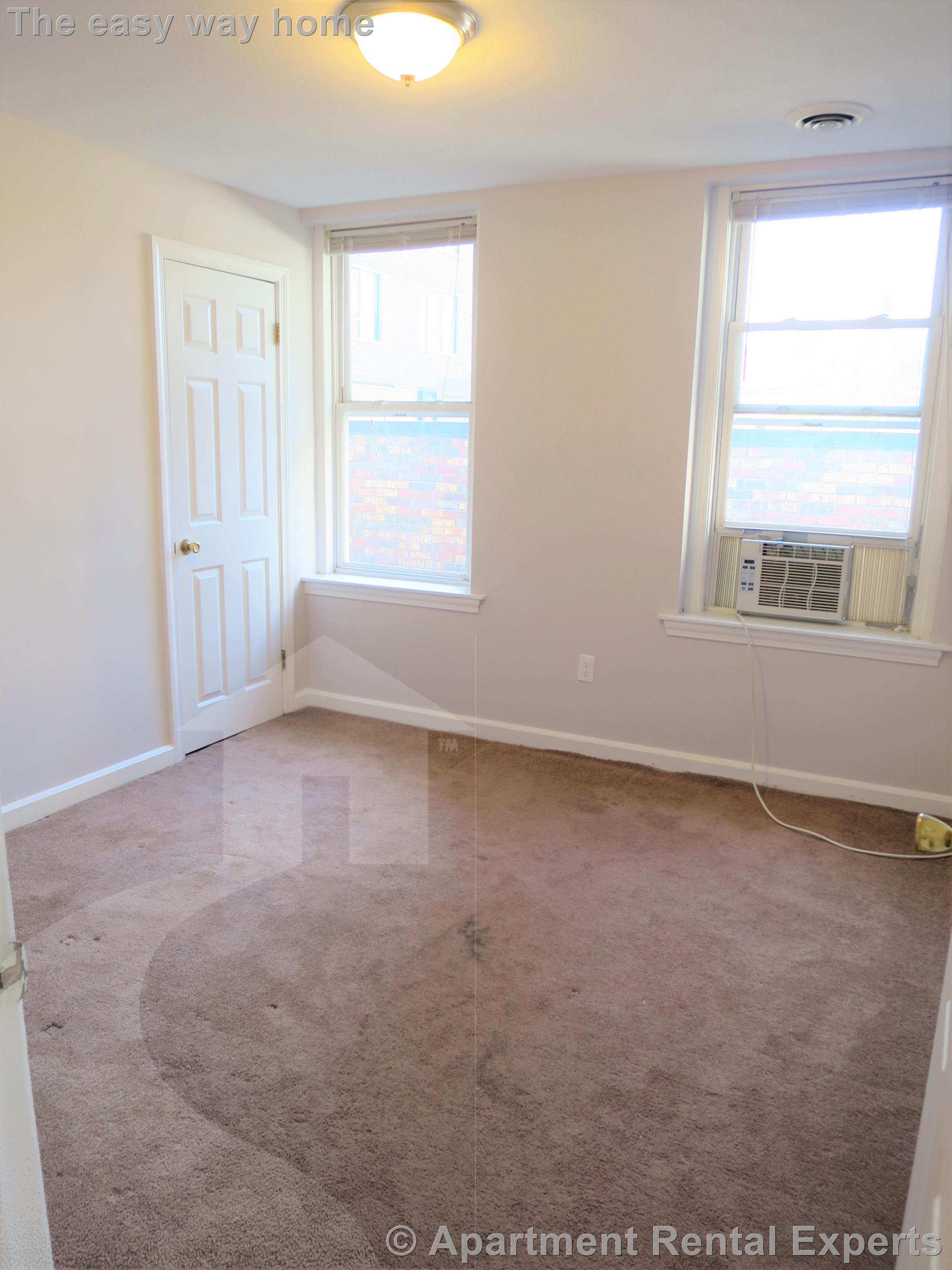 4 Douglass St, Central Square