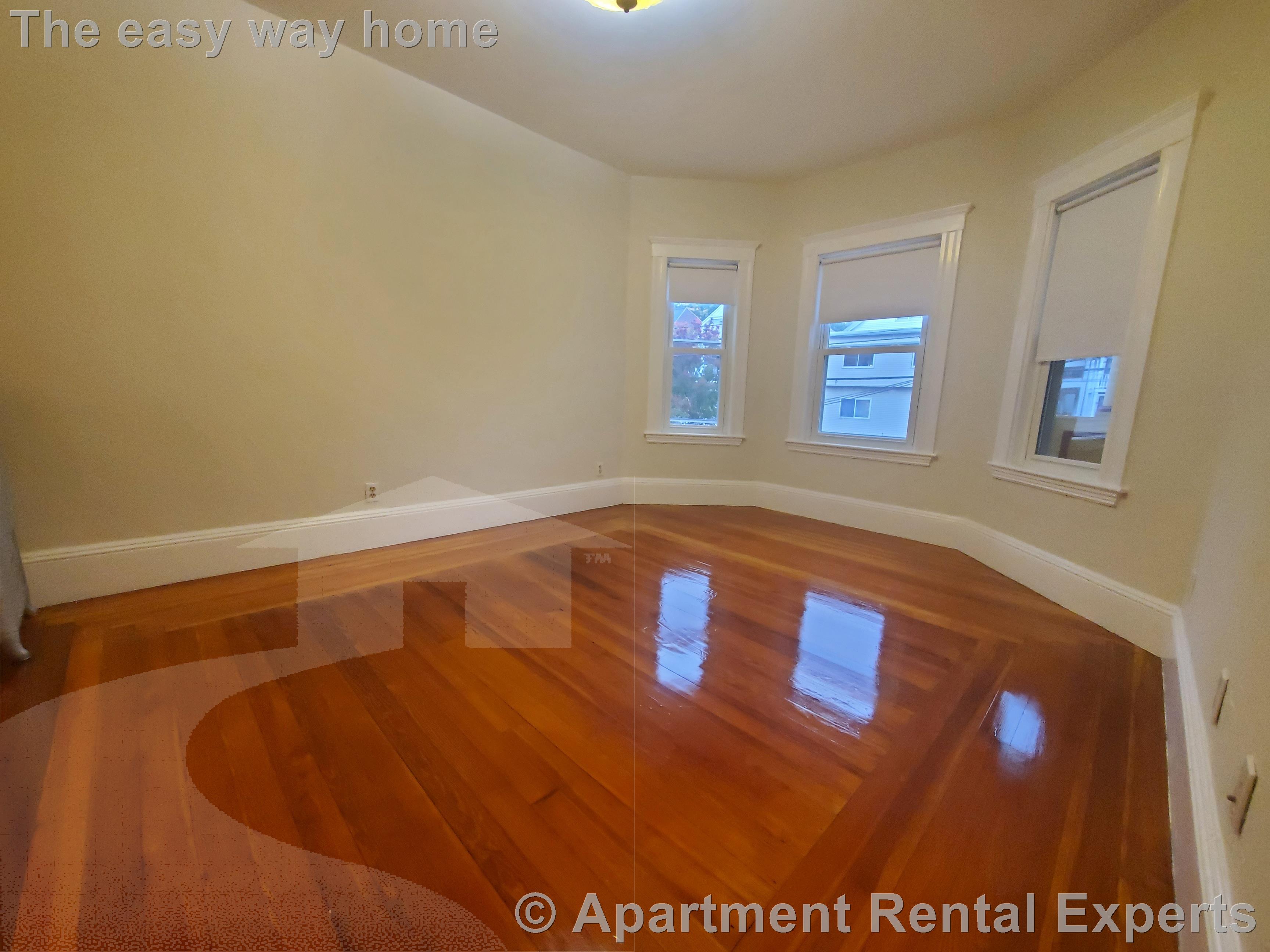 292 Boston Ave, Tufts