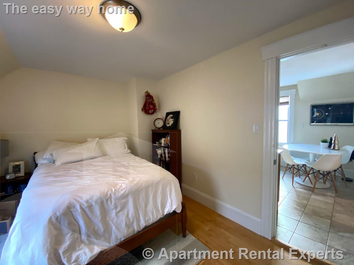 20 Cameron Ave, Davis Square