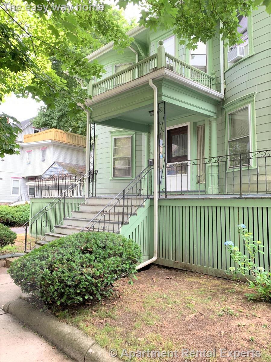 32 Grace St, Malden Center