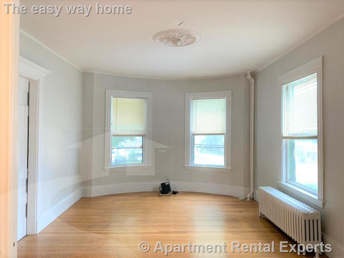 32 Grace St, Malden Center