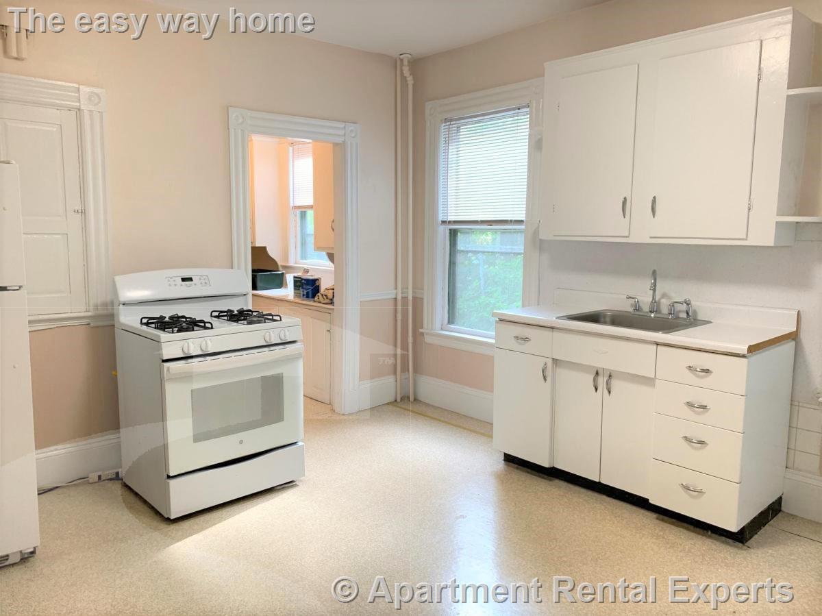 32 Grace St, Malden Center