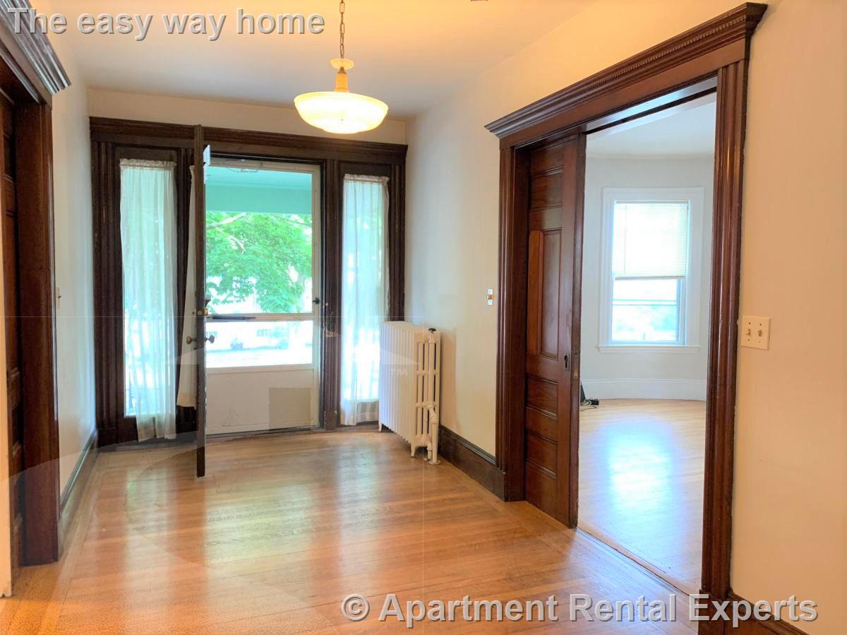 32 Grace St, Malden Center