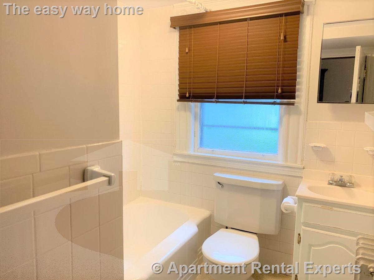 32 Grace St, Malden Center