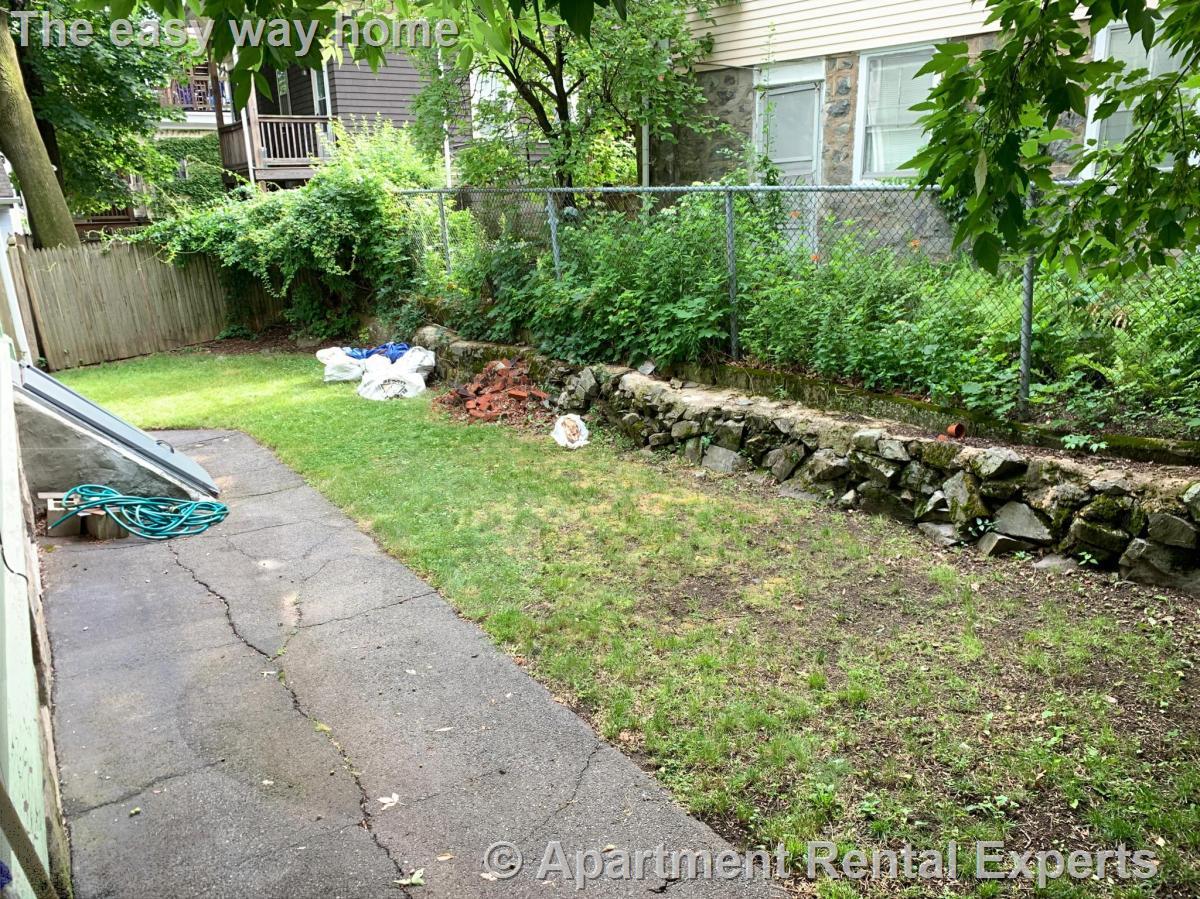 32 Grace St, Malden Center