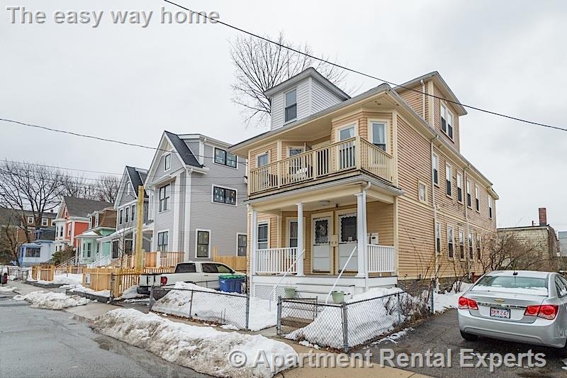 32 Hawthorne St, Davis Square