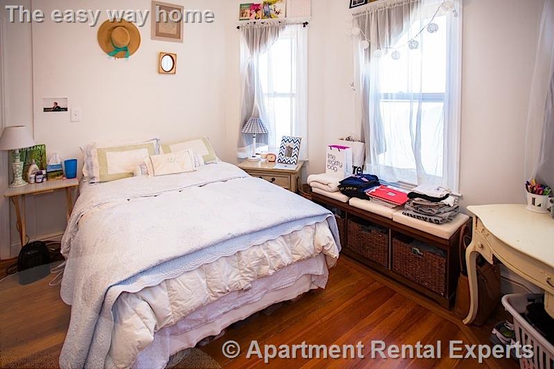 32 Hawthorne St, Davis Square