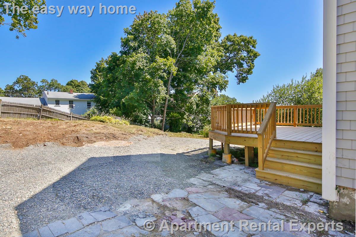 77 Rock Glen Rd, Medford