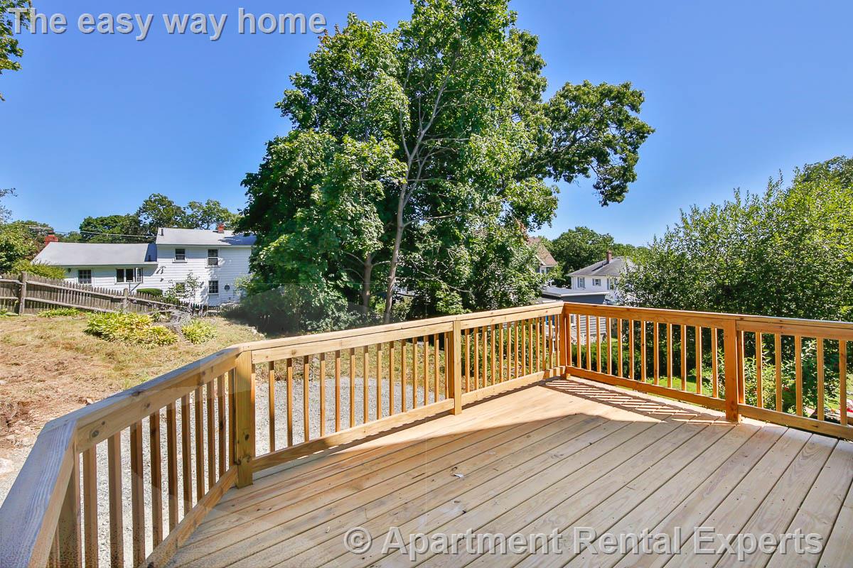 77 Rock Glen Rd, Medford