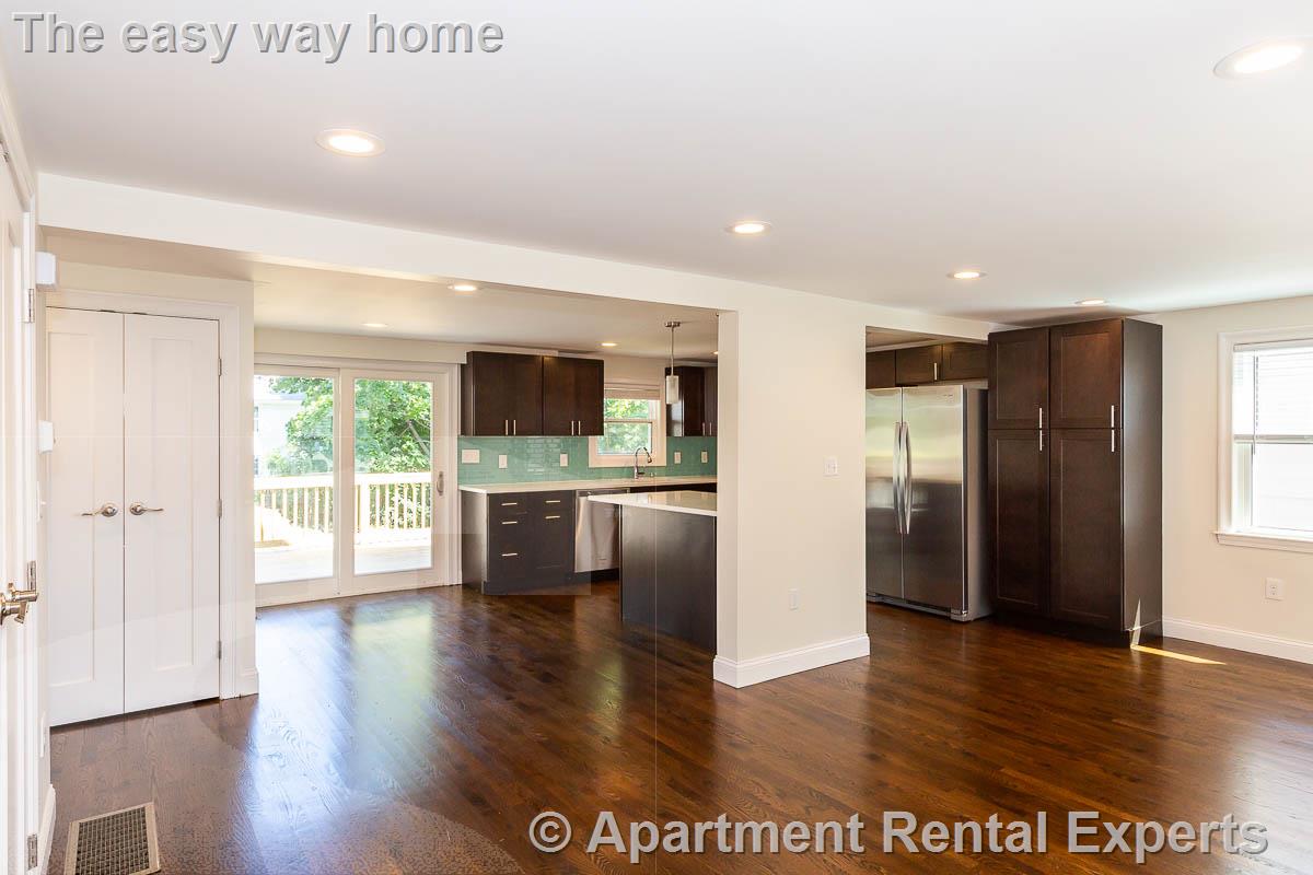 77 Rock Glen Rd, Medford