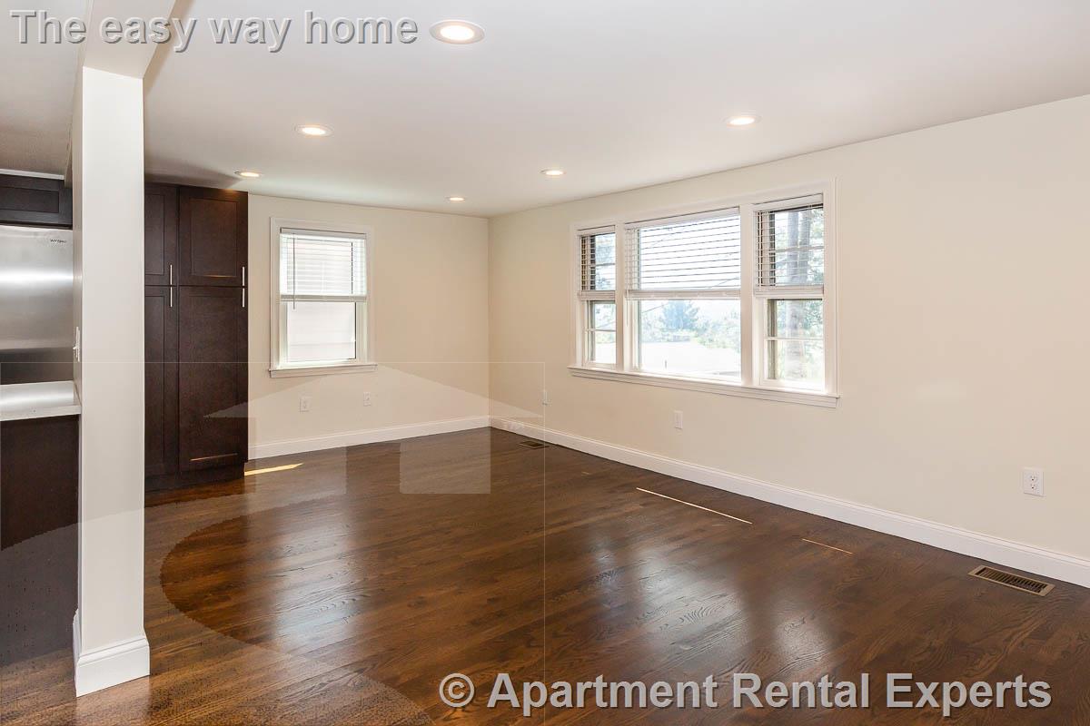 77 Rock Glen Rd, Medford