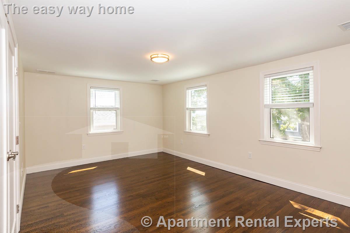 77 Rock Glen Rd, Medford