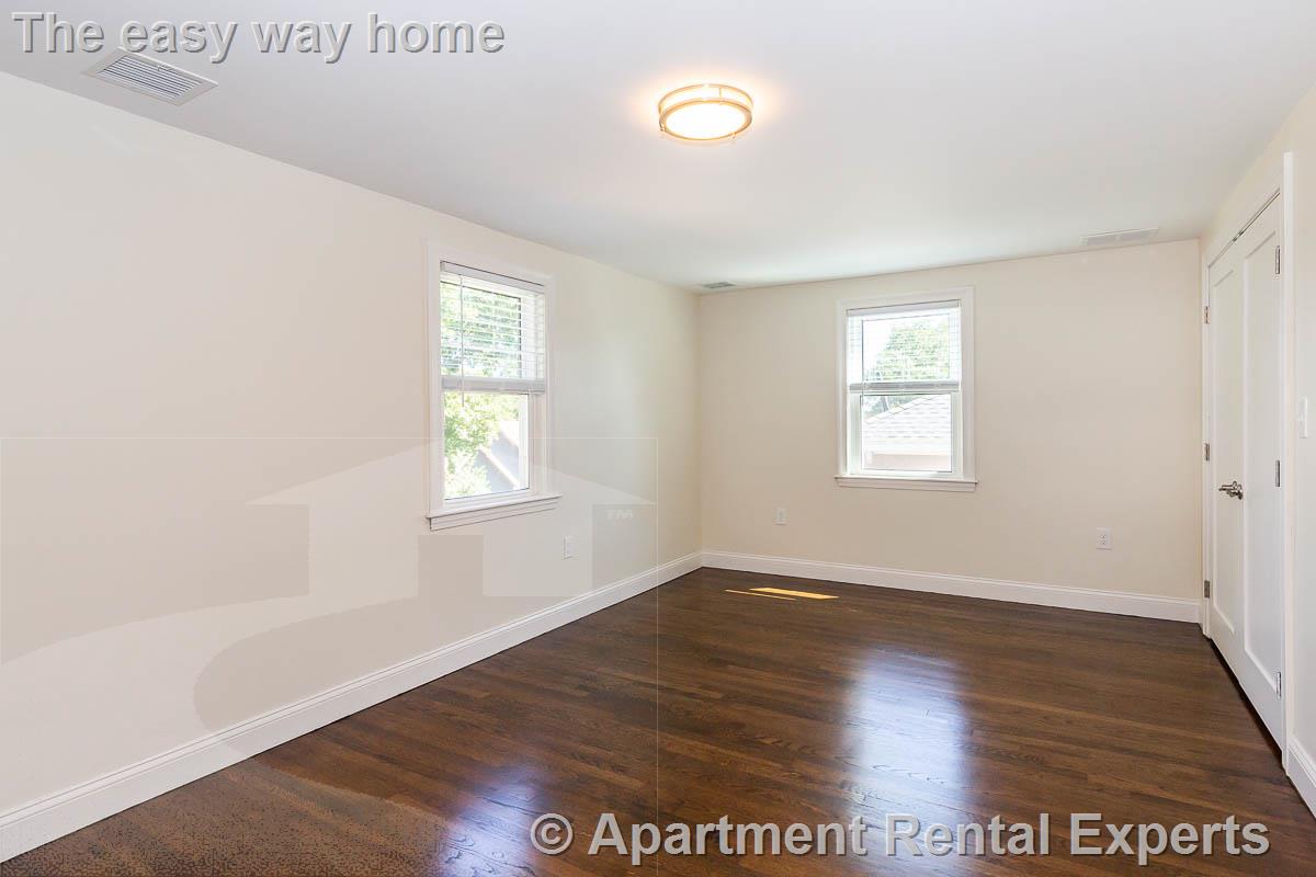 77 Rock Glen Rd, Medford