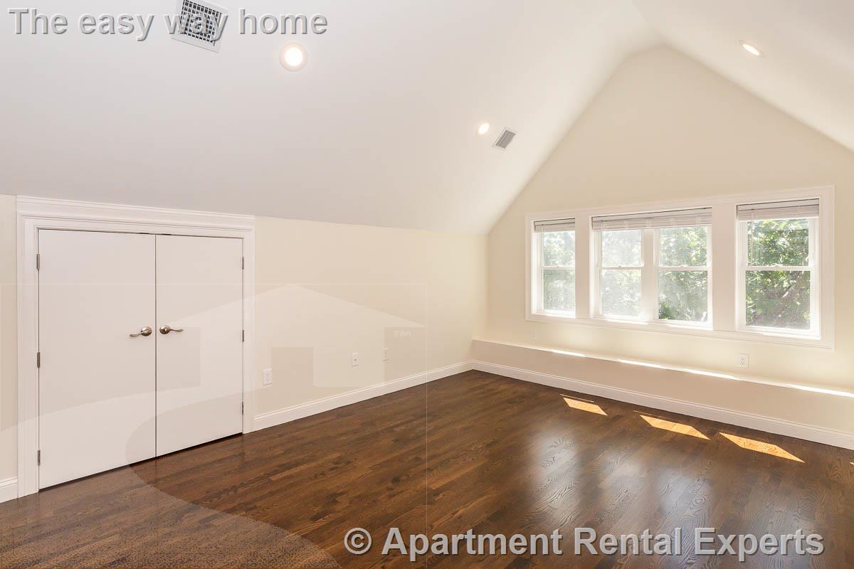 77 Rock Glen Rd, Medford