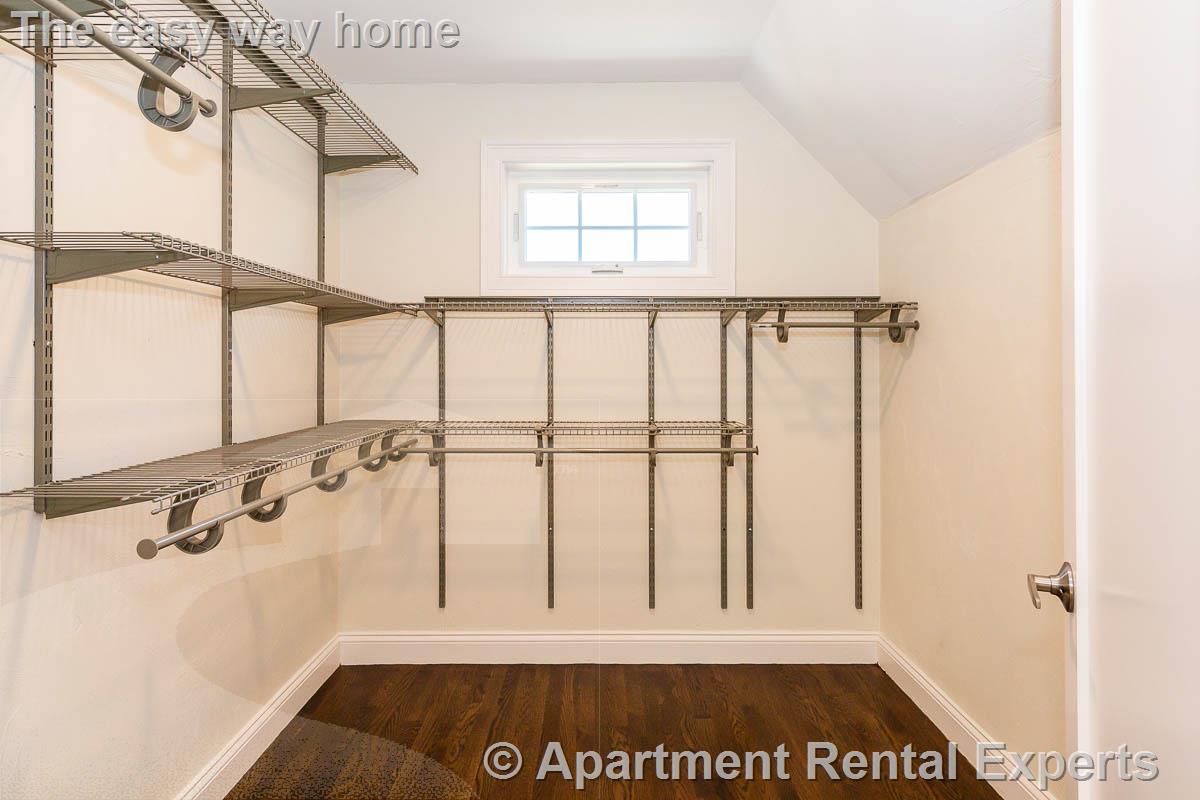 77 Rock Glen Rd, Medford