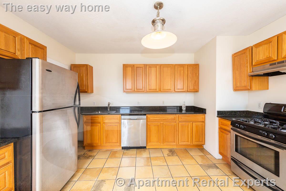 600 Broadway, Ball Square