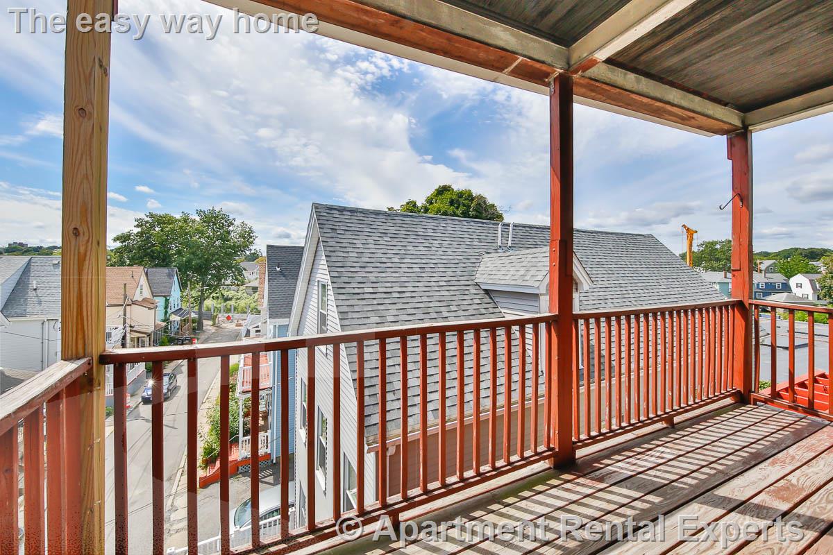 600 Broadway, Ball Square