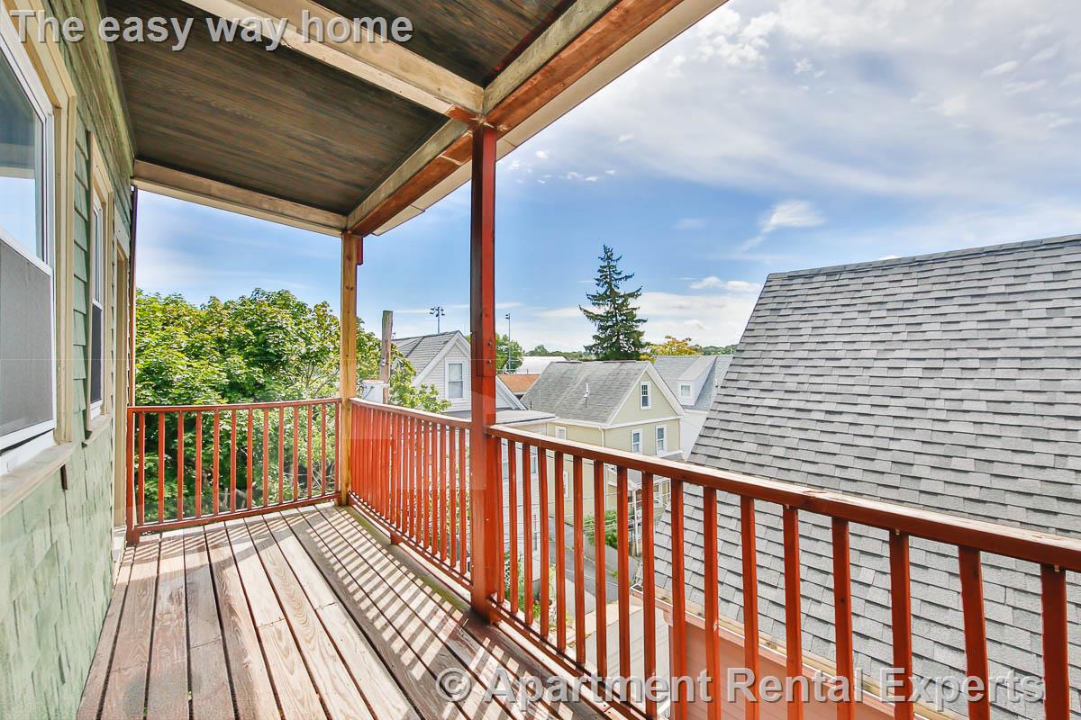 600 Broadway, Ball Square