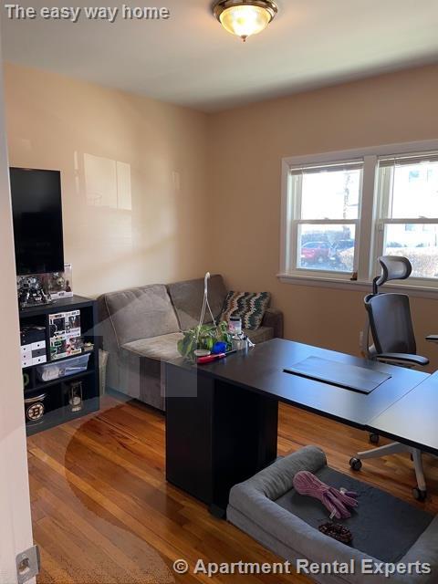 82 Billings Ave, Tufts