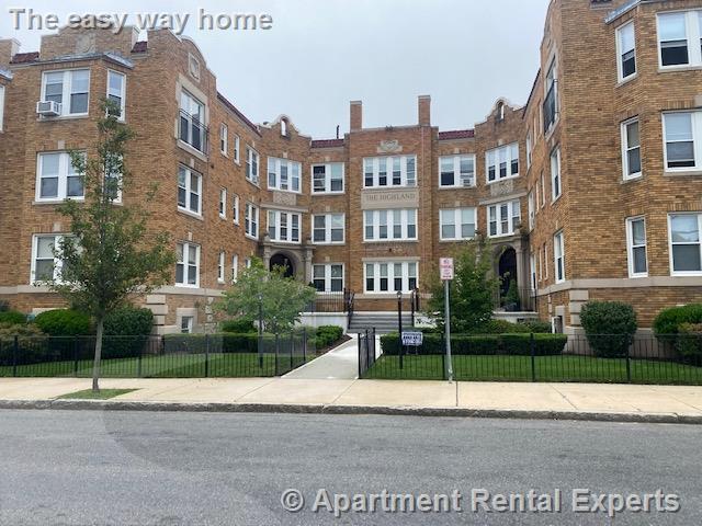 172 Maple St, Malden Center