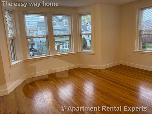 172 Maple St, Malden Center