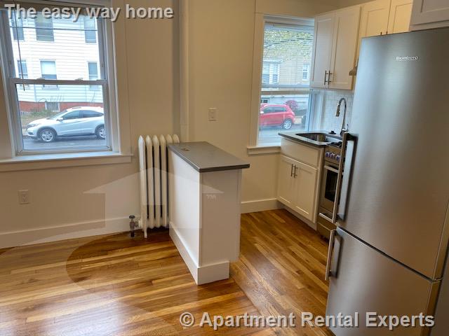 172 Maple St, Malden Center