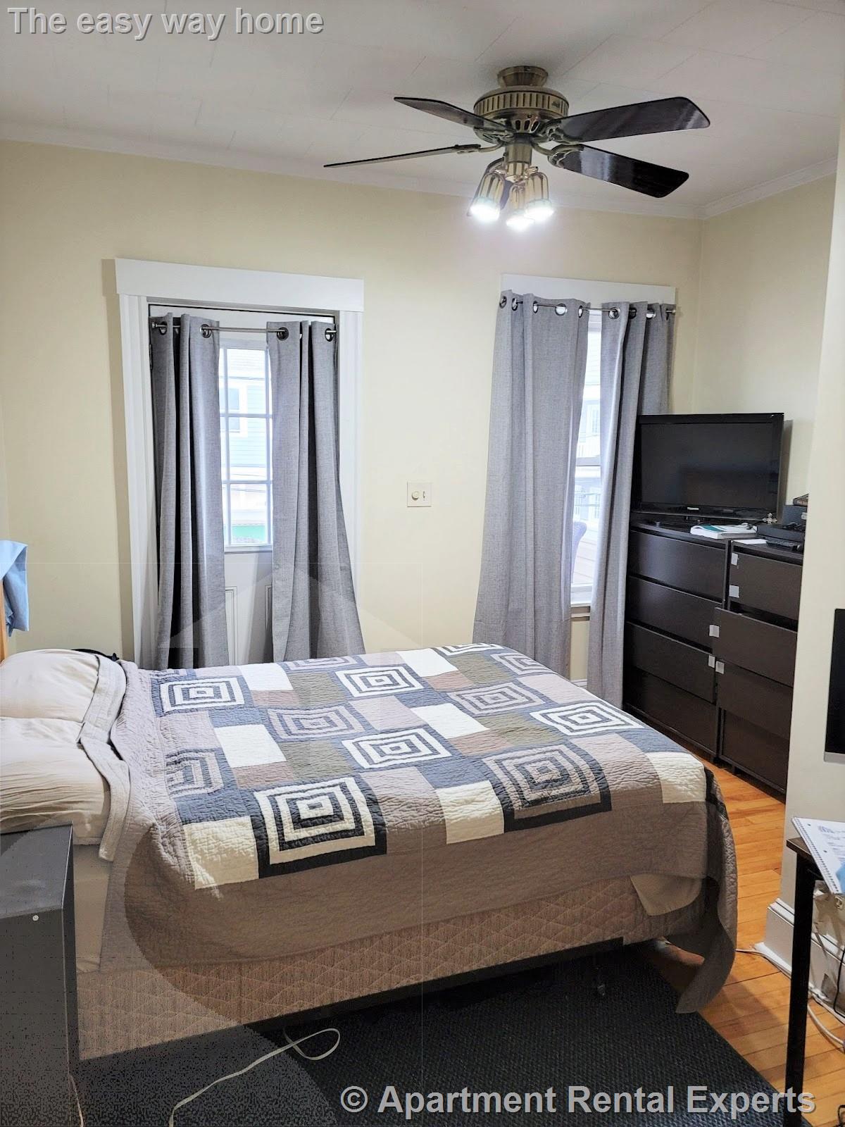 127 Hillsdale Rd, Tufts