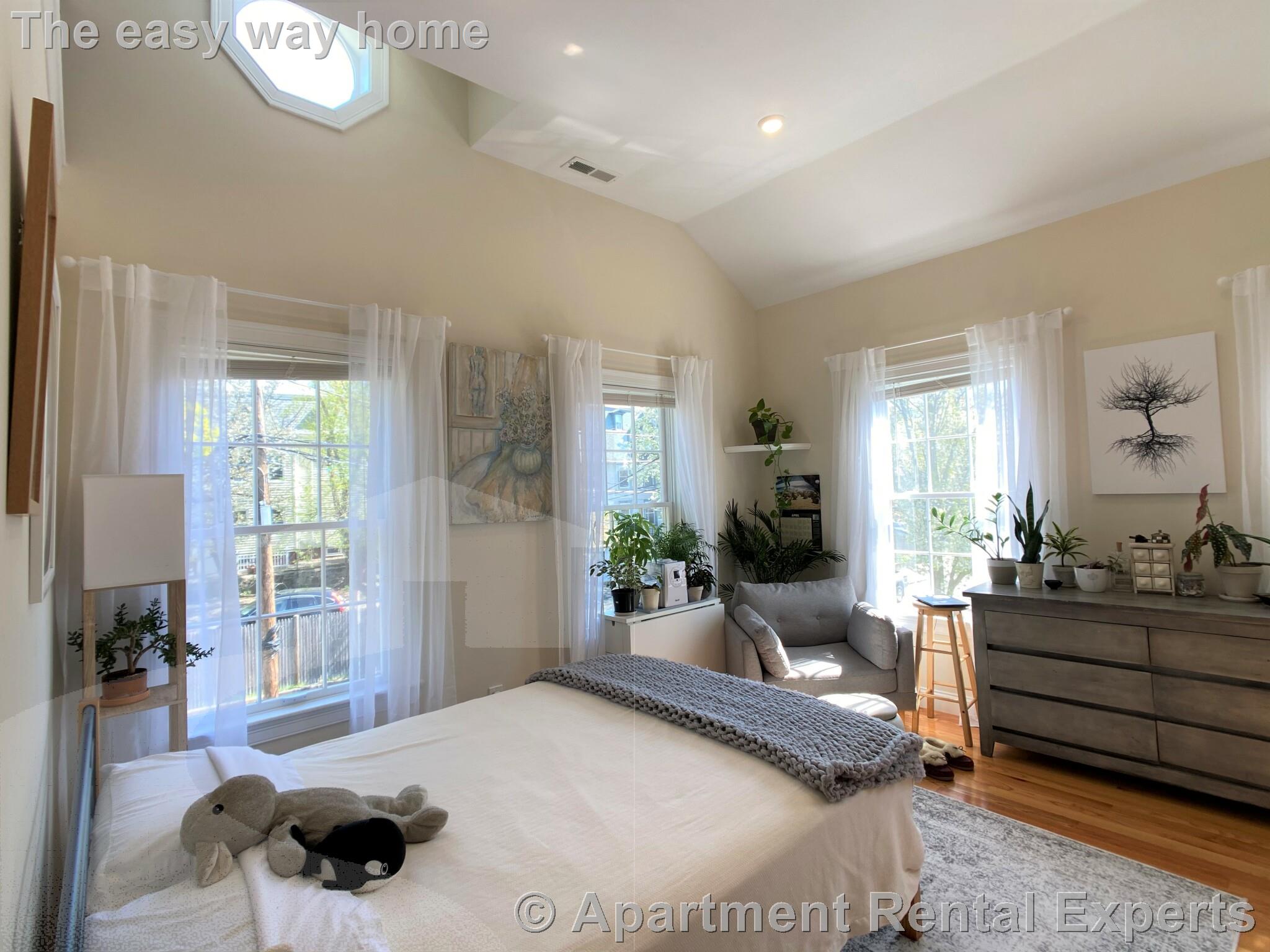 14 Flint St, East Somerville