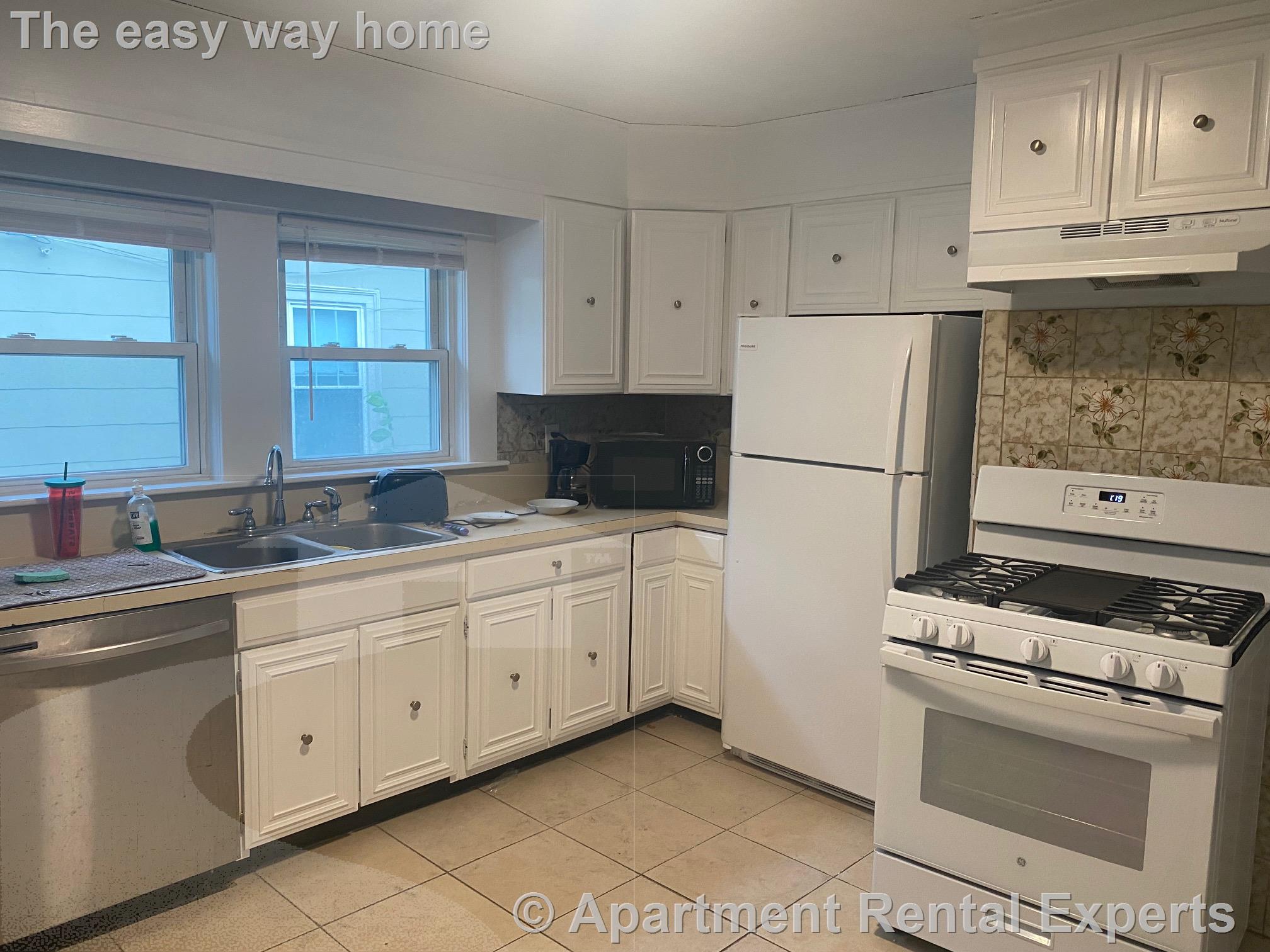 35-37 Aberdeen Ave, Fresh Pond
