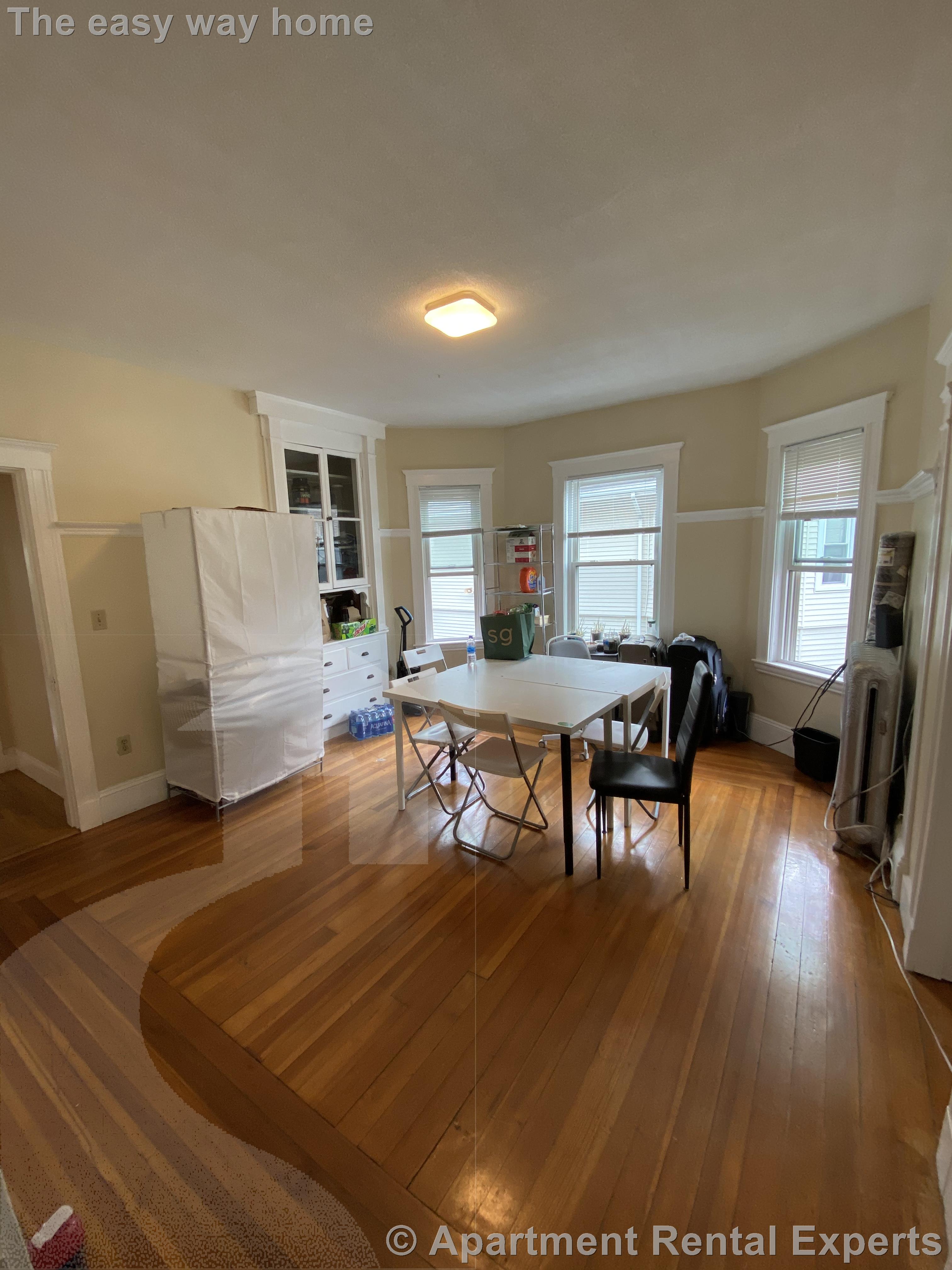 270 Harvard St, Tufts