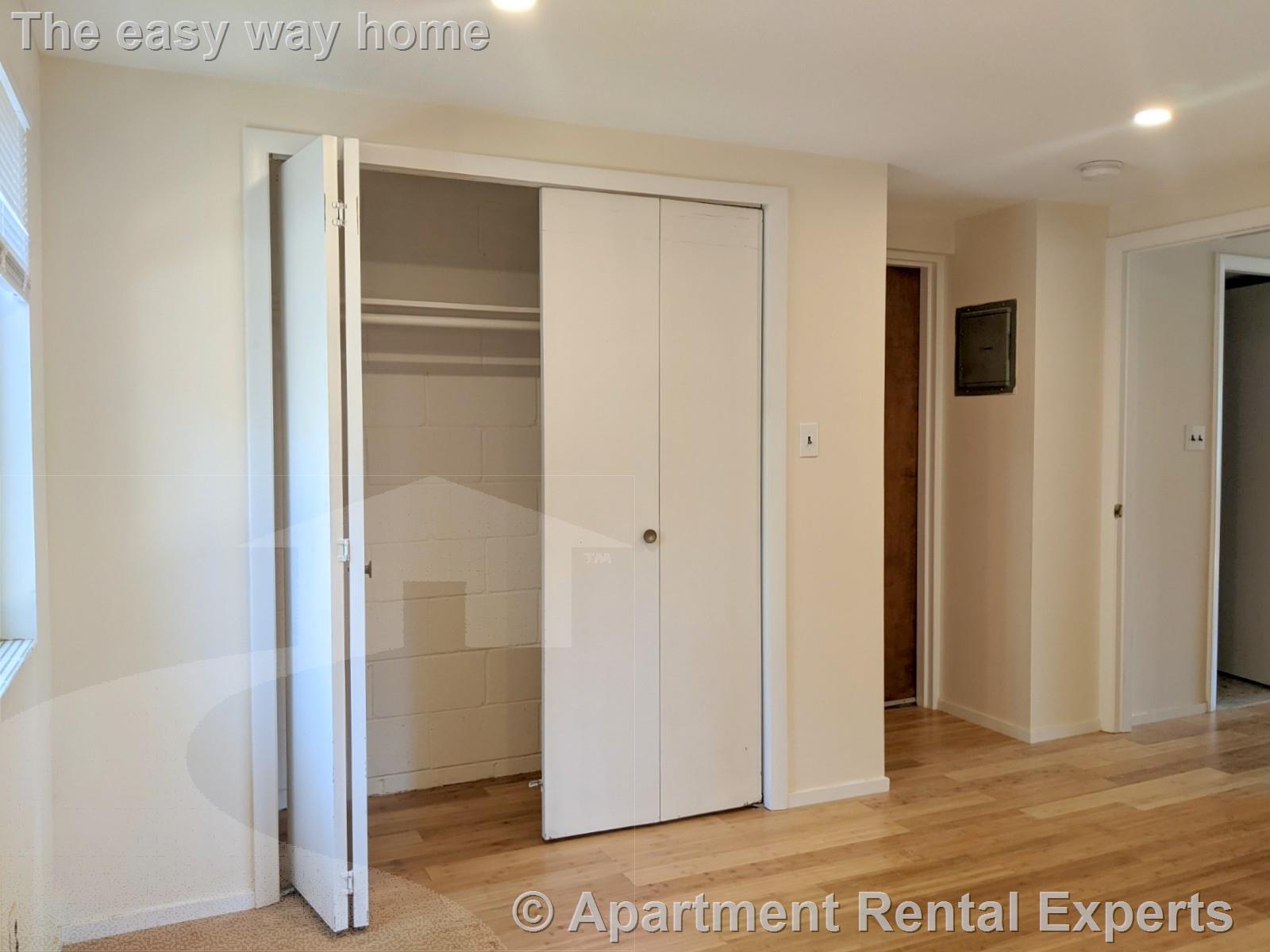 102 Alpine St, Magoun Square