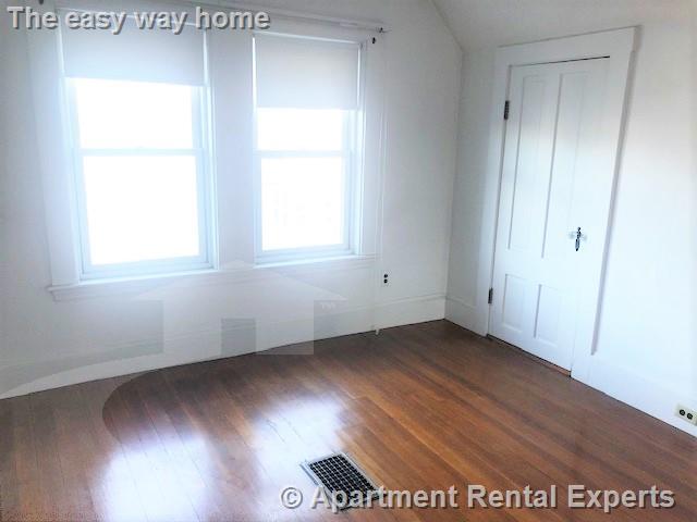 24 Gold Star Rd, Davis Square