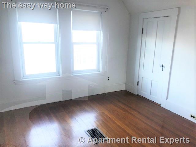 24 Gold Star Rd, Davis Square