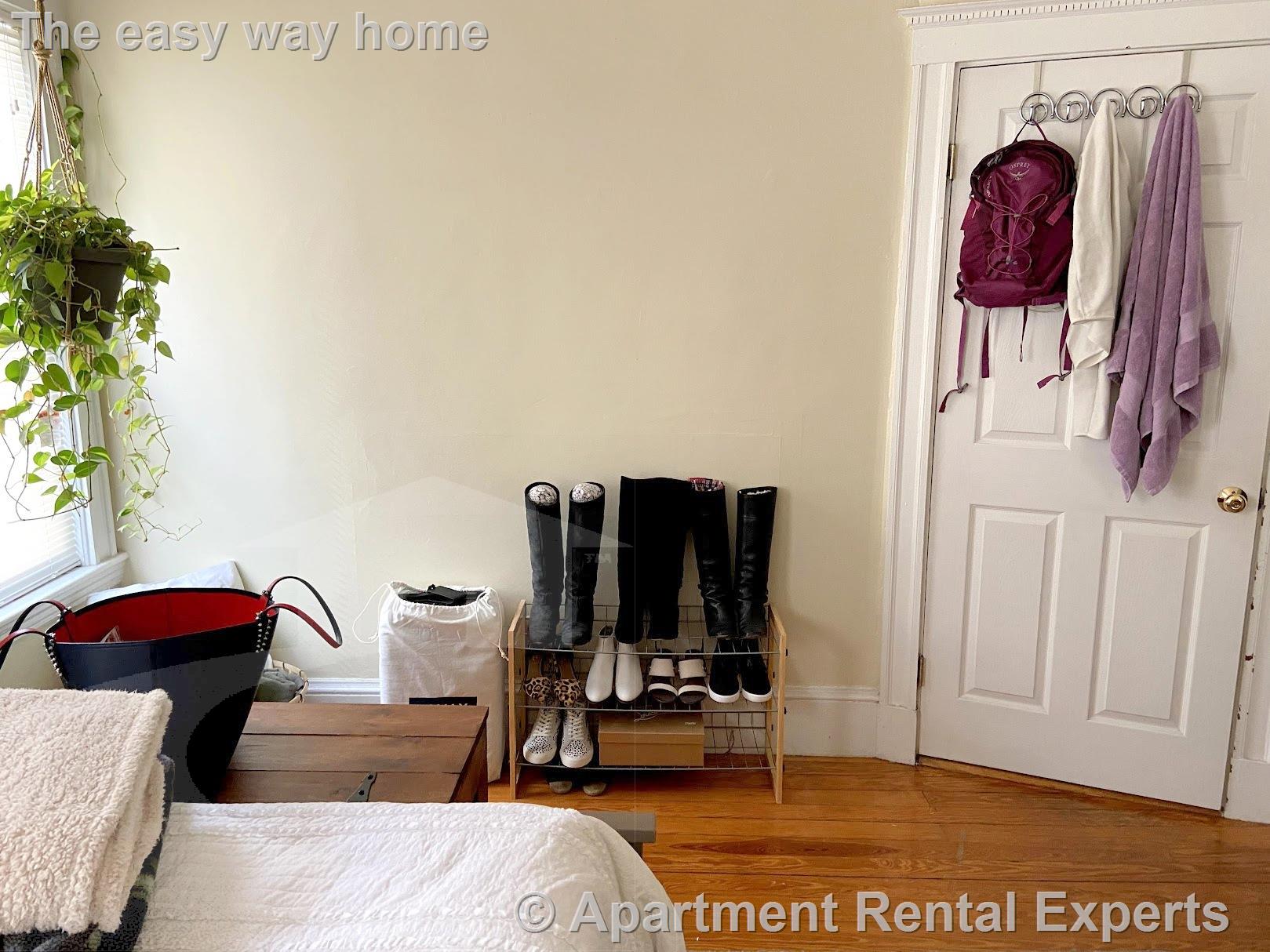 41 Bay State Ave, Davis Square