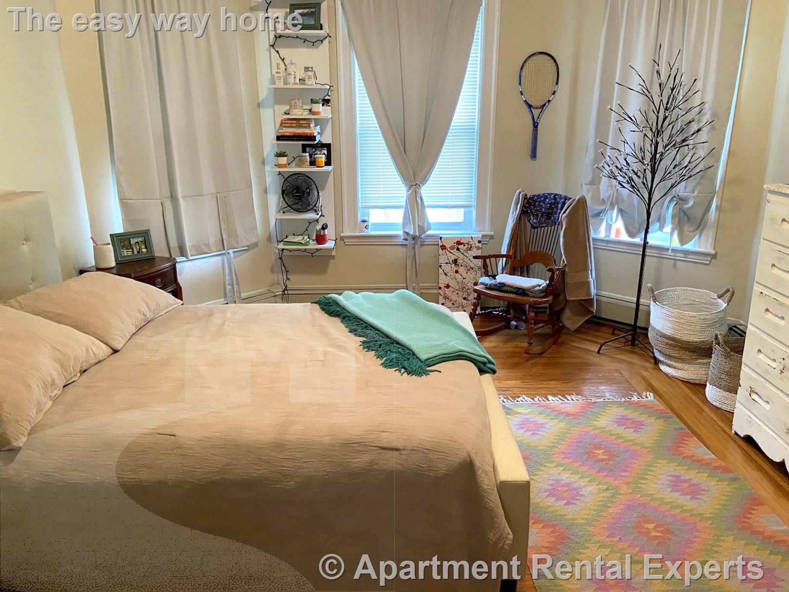 41 Bay State Ave, Davis Square