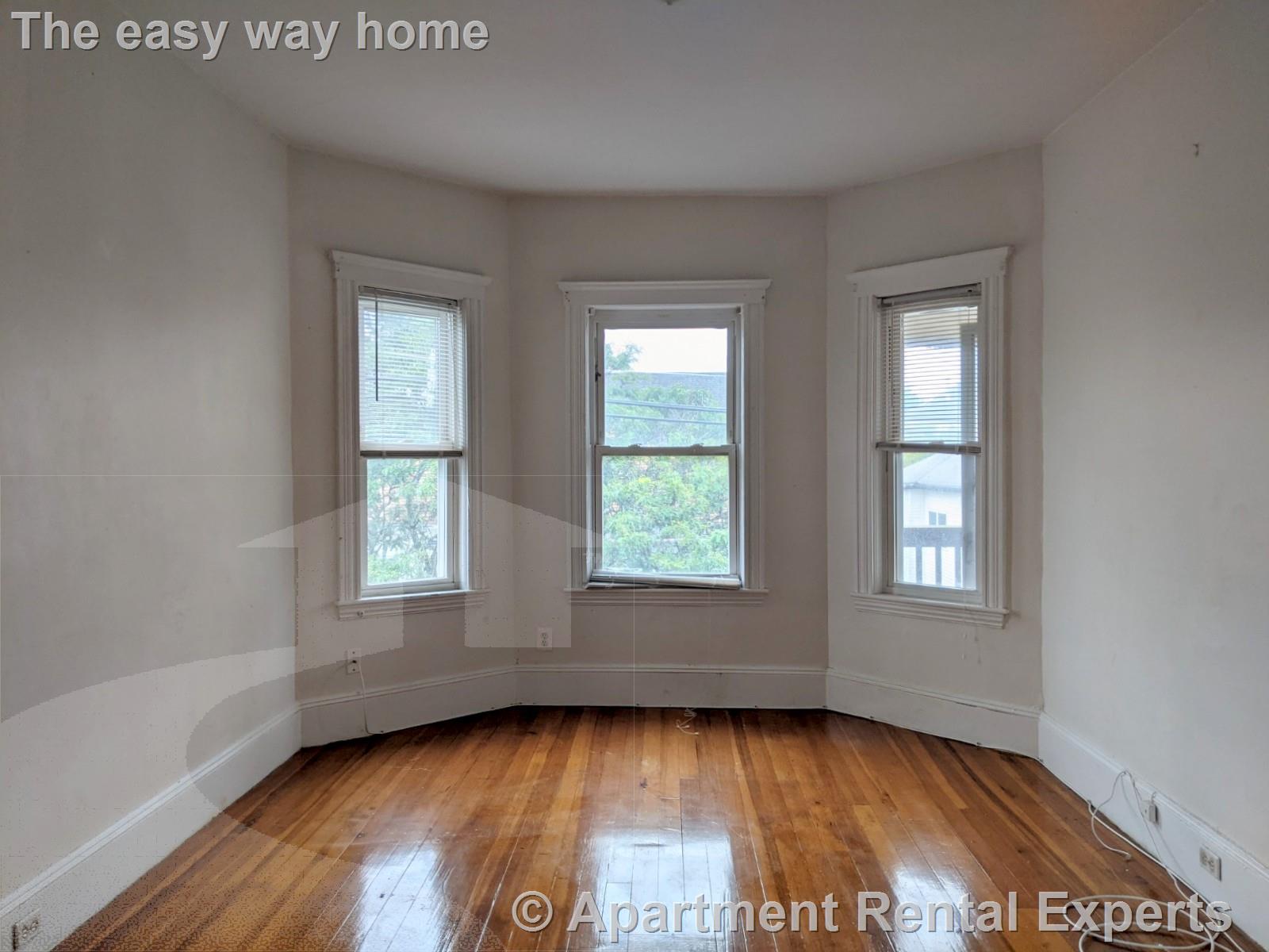 104 Conwell Ave, Tufts