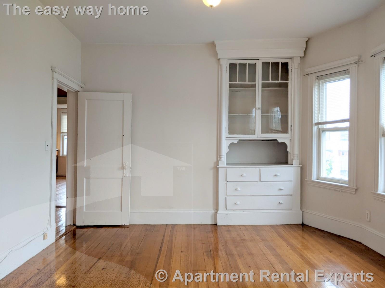 104 Conwell Ave, Tufts