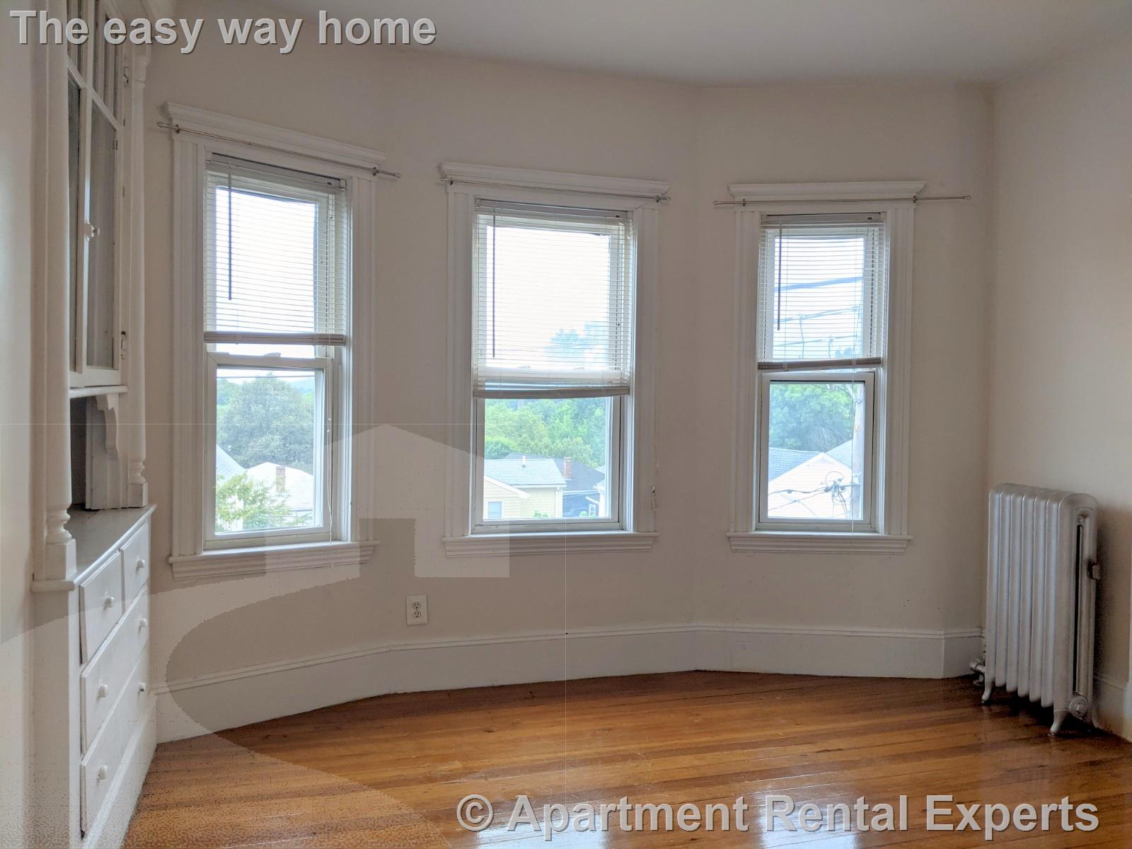 104 Conwell Ave, Tufts