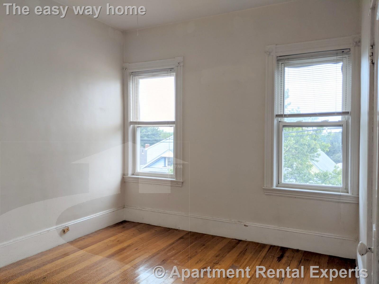 104 Conwell Ave, Tufts