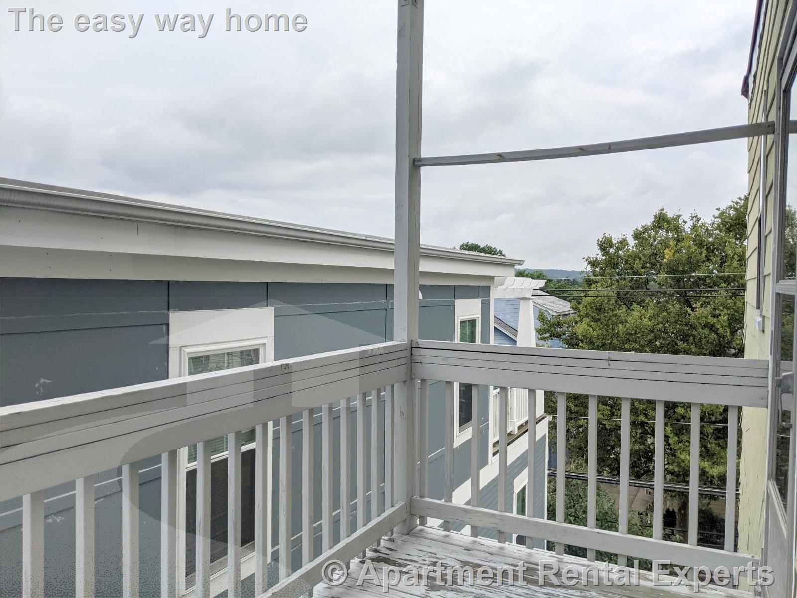 104 Conwell Ave, Tufts