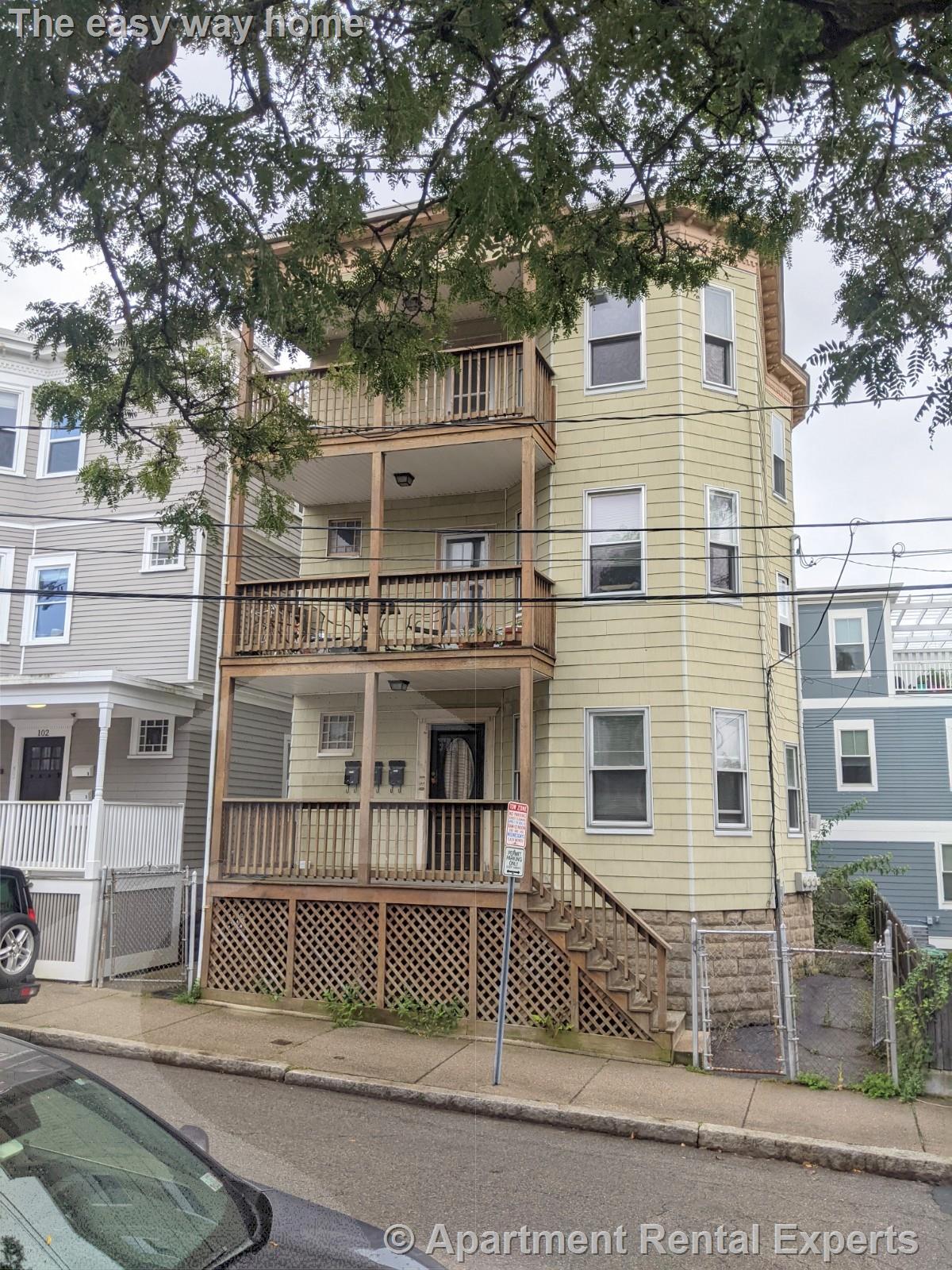 104 Conwell Ave, Tufts