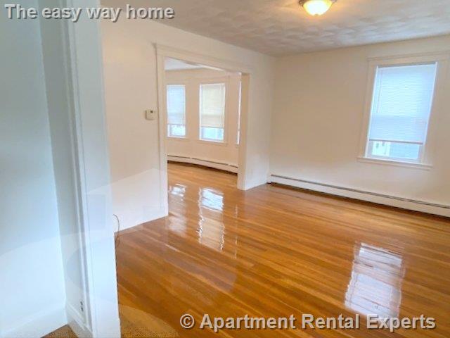 25 Conwell Ave, Tufts