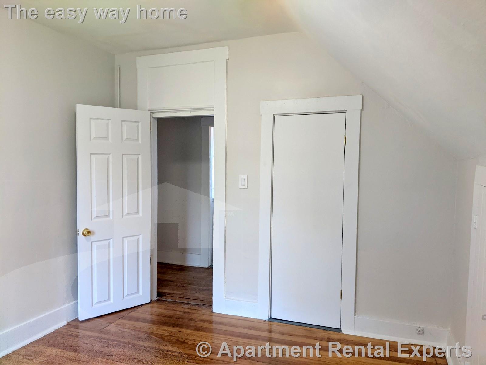 102 Willow Ave, Davis Square