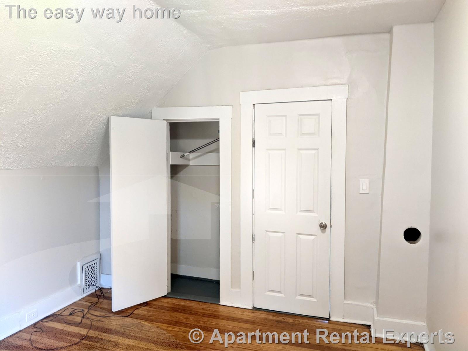 102 Willow Ave, Davis Square