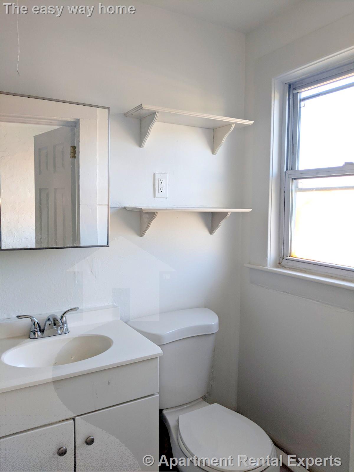 102 Willow Ave, Davis Square