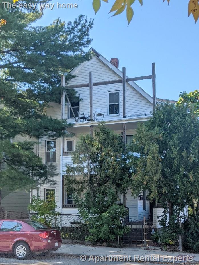 102 Willow Ave, Davis Square