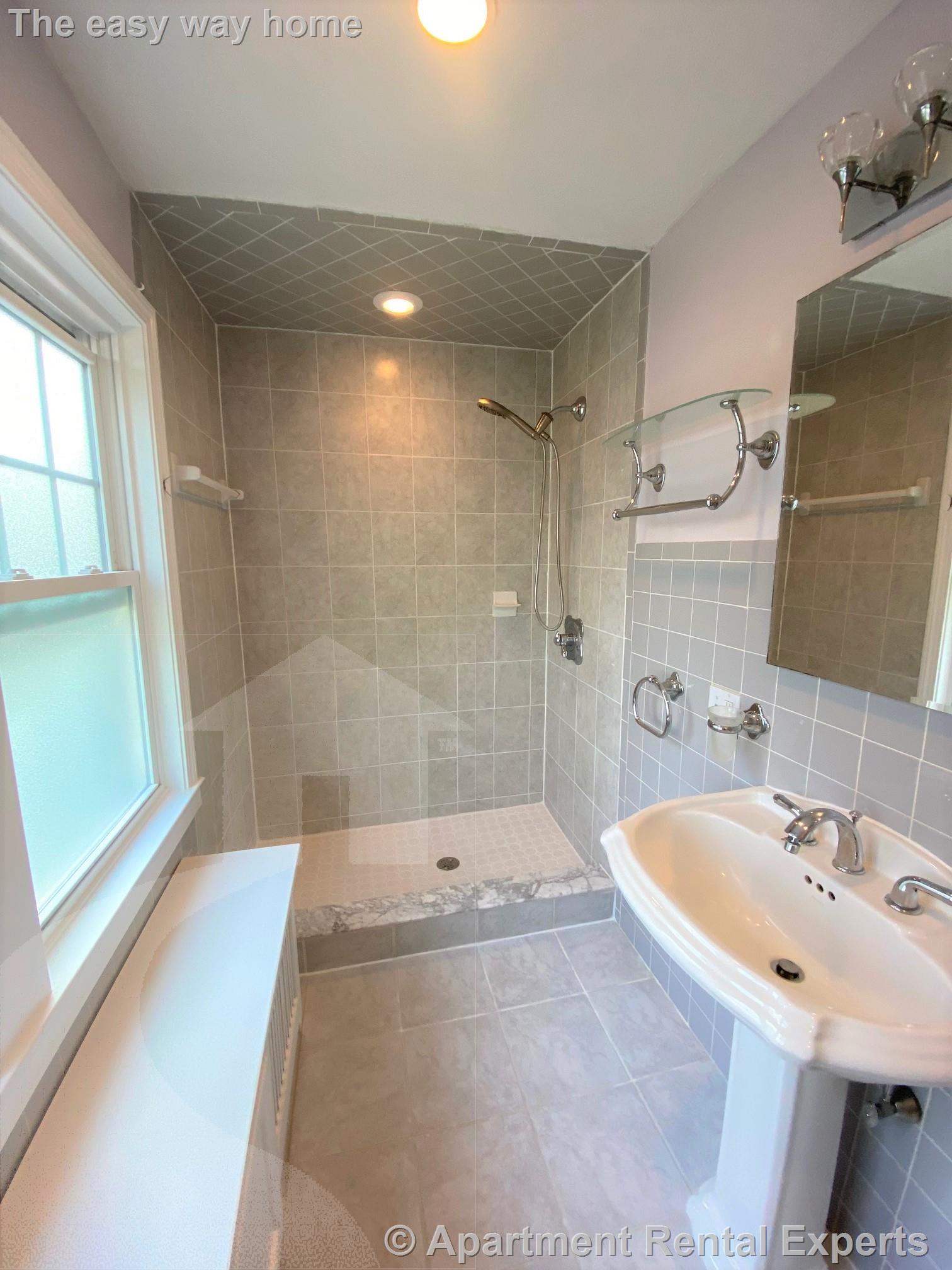 364 Auburndale Ave, Auburndale