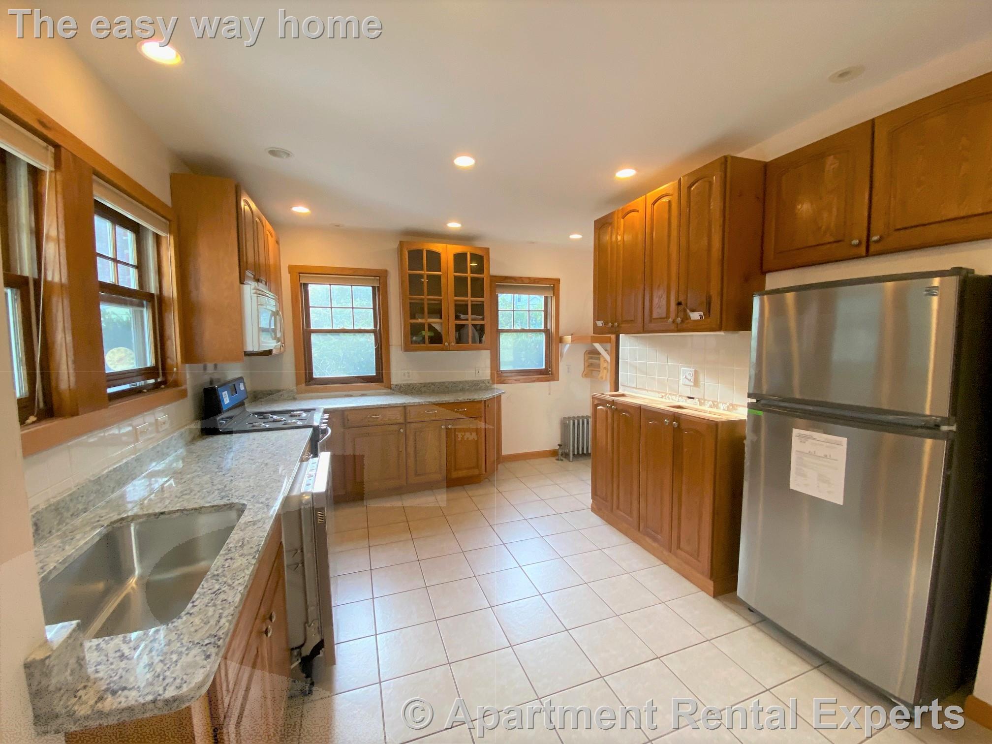 364 Auburndale Ave, Auburndale