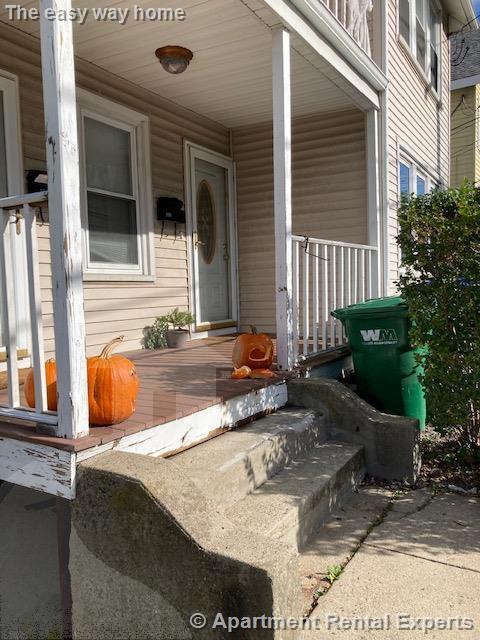 98 Bow St, Magoun Square