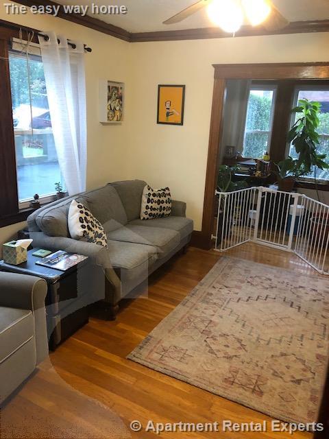 98 Bow St, Magoun Square